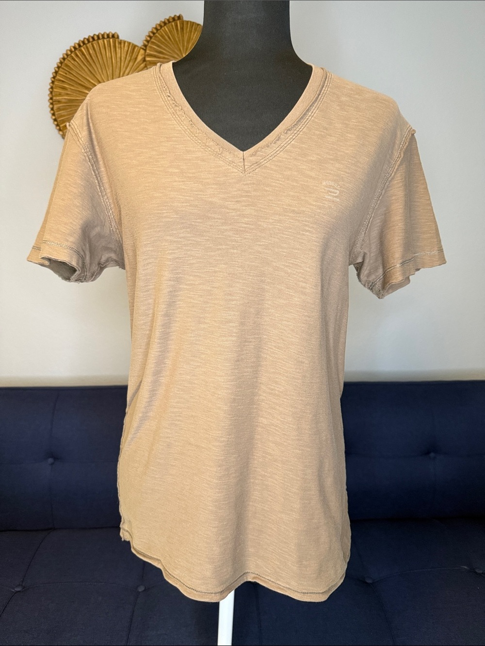 Women’s Diesel Exposed Hem Tan V-neck T-shirt size Medium